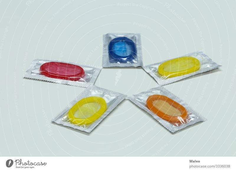 Packungen mit bunten Kondomen mehrfarbig Produkt Gummi Schutz Mensch Farbe AIDS Gesundheit Gesundheitswesen Romantik Sexualität Leben Familie & Verwandtschaft