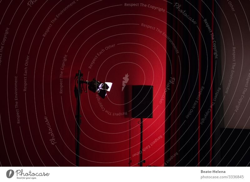 Feierstimmung 3 Bühne Rot-Schwarz Show Vorhang Aufregung Rampenlicht