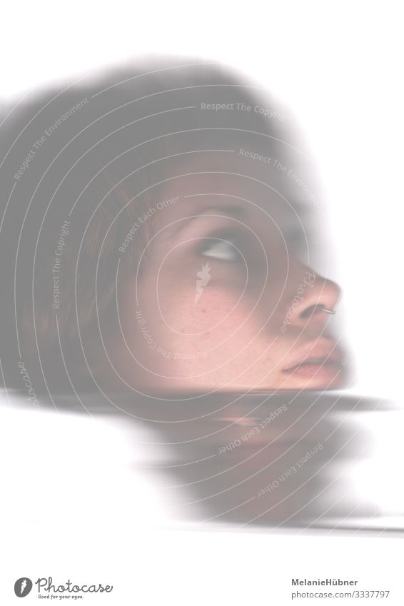 Abstraktes Portrait Mensch feminin androgyn Haut Kopf Auge Nase Mund 1 18-30 Jahre Jugendliche Erwachsene verrückt Unschärfe Schwache Tiefenschärfe Suche Blick