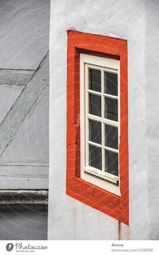 es geht aufwärts - im Turm des Fachwerkhauses Tag weiß Kleinstadt Haus rot Fachwerkfassade Linie Fassade Altstadt historisch schön Licht Vergangenheit Geometrie