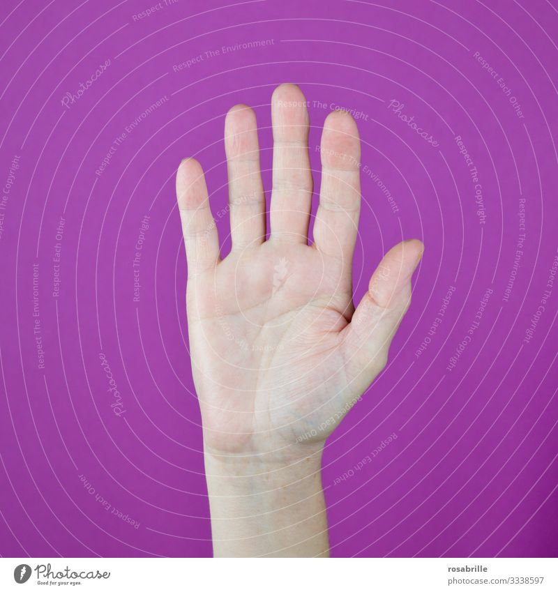 Stopp, Abstand halten, wir wollen gesund bleiben | Gesundheit Handzeichen anhalten fünf pink Geste weg bleiben bremsen melden Hand heben rosa Handfläche offen