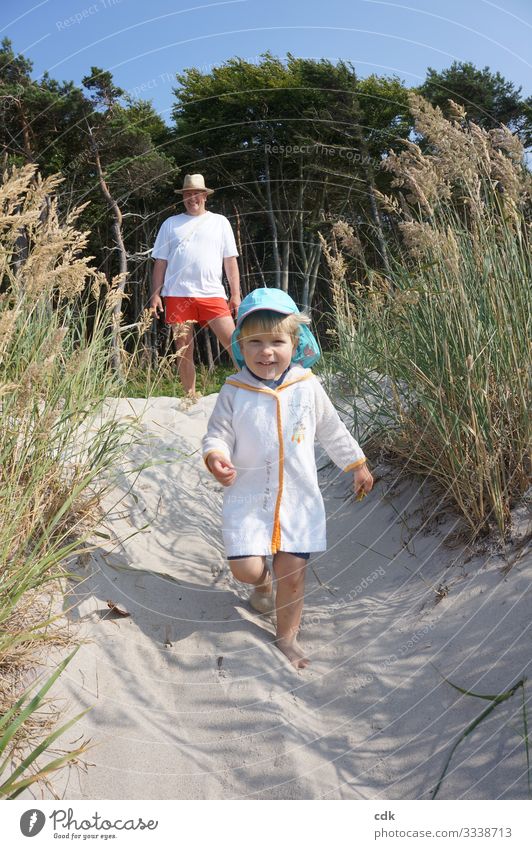 Kindheit | Vater & Sohn | Ferienglück II harmonisch Wohlgefühl Zufriedenheit Erholung Sommer Sommerurlaub Sonne Strand Mensch maskulin Junge Erwachsene 2 Natur