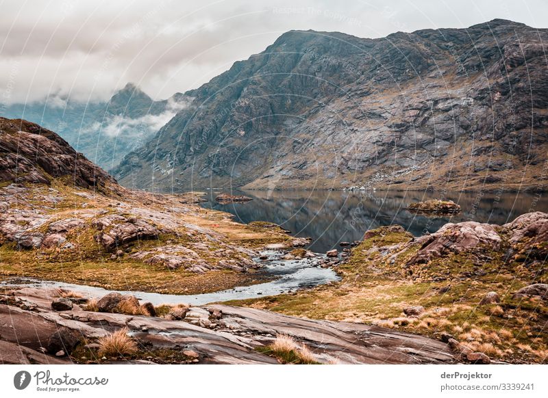 Loch Coruisk auf Isle of Skye Ferien & Urlaub & Reisen Tourismus Ausflug Abenteuer Ferne Freiheit Berge u. Gebirge wandern Umwelt Natur Landschaft Pflanze