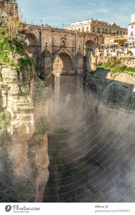 Ronda El Puente Nuevo und El Tajo Schlucht Ferien & Urlaub & Reisen Sightseeing Städtereise Nebel Felsen Spanien Europa Stadt Altstadt Brücke Bauwerk