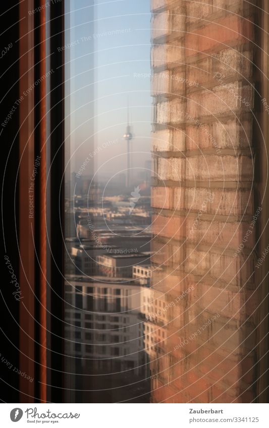 Gespiegelter Fensterblick auf Leipziger Platz und Fernsehturm Städtereise Berlin Berlin-Mitte Hauptstadt Stadtzentrum Menschenleer Hochhaus Architektur Mauer