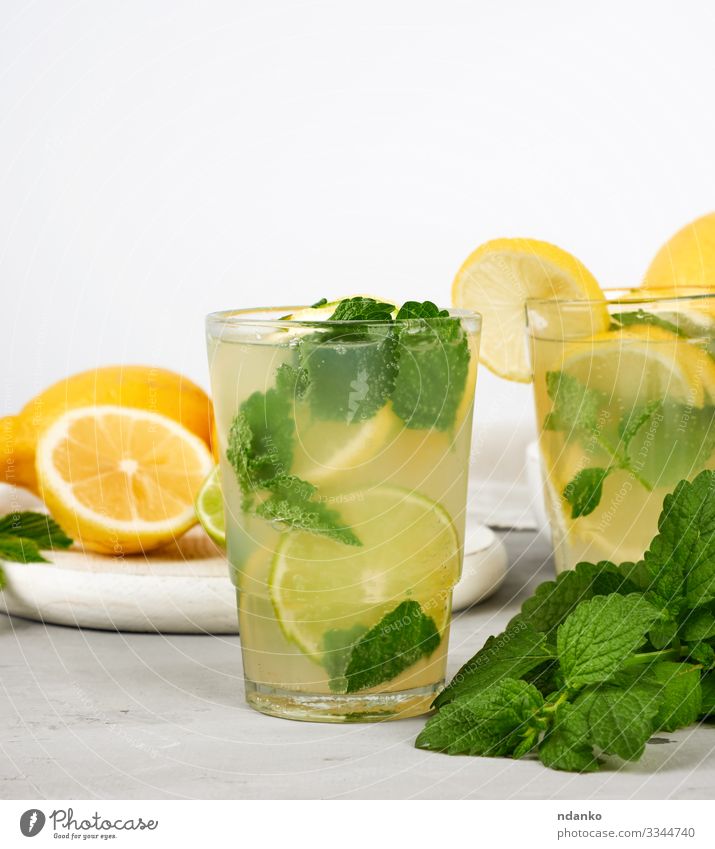 Sommer Erfrischungsgetränk Limonade Frucht Süßwaren Kräuter & Gewürze Getränk Saft Alkohol Tisch Blatt Coolness saftig sauer gelb grün weiß Tradition Zitrone