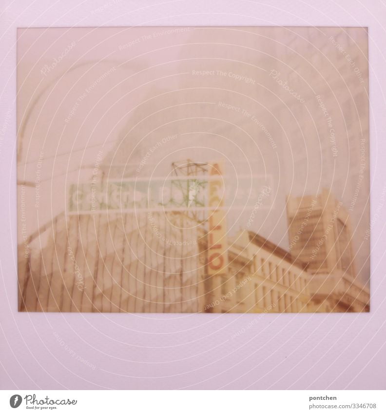 Mehrfachbelichtetes Polaroid zeigt Schilder und Gebäude in New York New York City Haus trendy Central Park Doppelbelichtung Straßenbeleuchtung