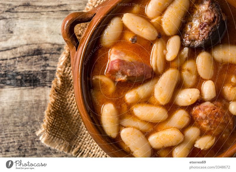 Typisch spanische fabada asturiana asturisch Speck Bohnen Chorizo Abendessen Speise Lebensmittel Gesunde Ernährung Foodfotografie Schinken gebastelt iberisch