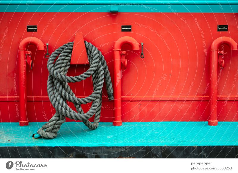 Tau, Schiff Boot rot Metall bunt Schiffahrt Maritim Menschenleer Außenaufnahme Tag Nahaufnahme Rohre Kutter türkis Seil