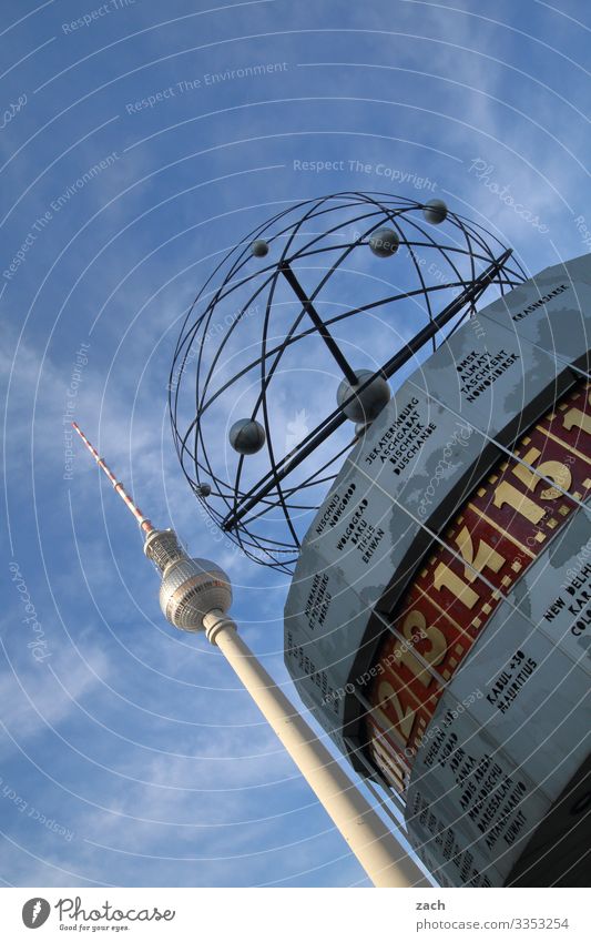 Weltzeit Uhr Himmel Schönes Wetter Berlin Stadt Hauptstadt Stadtzentrum Menschenleer Turm Sehenswürdigkeit Wahrzeichen Fernsehturm Berliner Fernsehturm