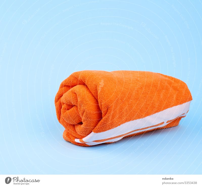 gedrehtes Orangenfrottier-Handtuch Lifestyle Design Körper Erholung Spa Massage Bad Stoff frisch modern neu Sauberkeit weich blau Farbe orange trocknen Waschen