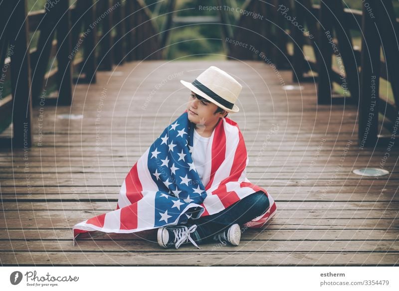Kind mit der Flagge der Vereinigten Staaten Lifestyle Freude Ferien & Urlaub & Reisen Freiheit Sightseeing Sommer Feste & Feiern Mensch maskulin Junge Kindheit
