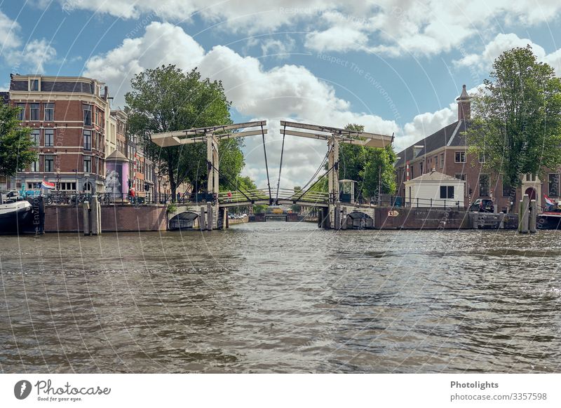 Amsterdam - Grachten - Brücke Niederlande Europa Stadt Hafenstadt Stadtzentrum Altstadt Bauwerk Architektur Sehenswürdigkeit Wahrzeichen Bootsfahrt beobachten