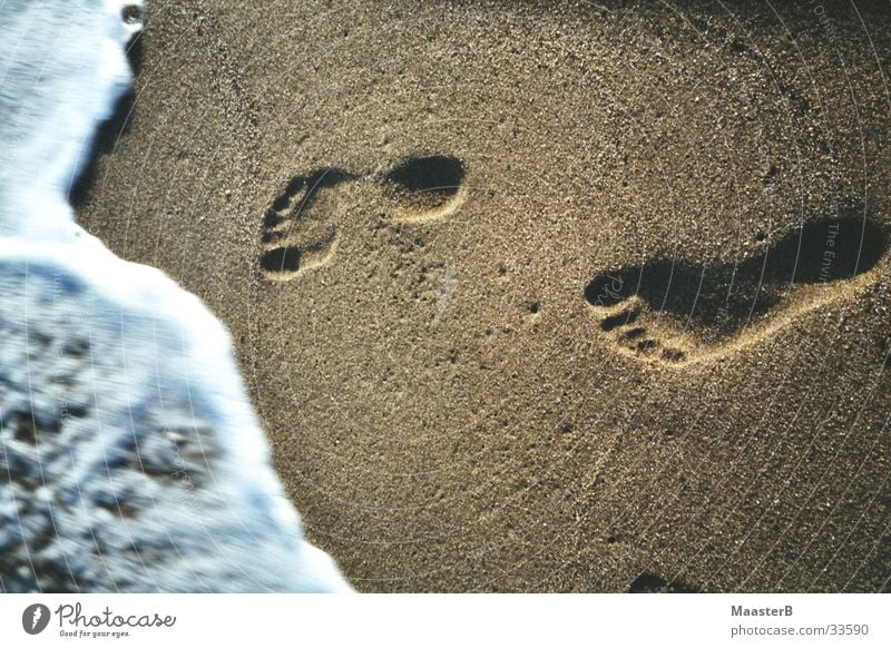 Carribean Footprints Strand Meer Fuß Sand Wasser Küste Fußspur Vergänglichkeit Spuren Fußspuren im Sand Gedeckte Farben Außenaufnahme Menschenleer Kontrast