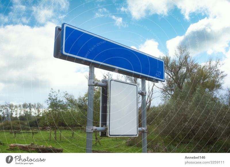 Blaues, leeres Straßenschild, isoliert, Teller Ferien & Urlaub & Reisen Himmel Wolken Platz Verkehr Autobahn Metall Hinweisschild Warnschild blau weiß Zeichen