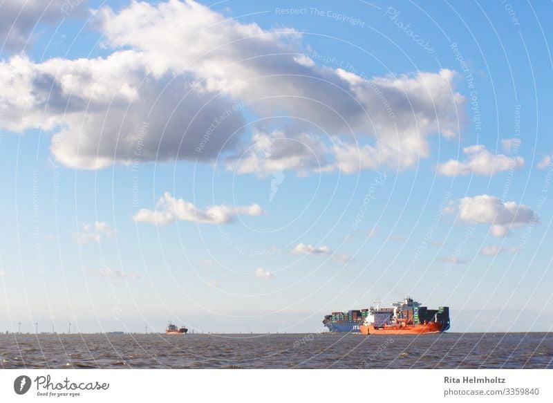 Containerschiffe auf der Nordsee Umwelt Urelemente Wasser Himmel Wolken Meer Güterverkehr & Logistik Schifffahrt Öltanker Ferne Unendlichkeit maritim blau rot