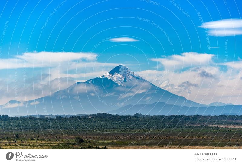 Der perfekte Kegel des Vulkans Osorno im Süden Chiles Ferien & Urlaub & Reisen Tourismus Abenteuer Sommer Berge u. Gebirge Umwelt Natur Landschaft Erde Himmel