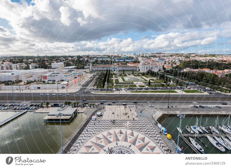 Panorama mit dem Jeronimos-Kloster in Lissabon Ferien & Urlaub & Reisen Tourismus Sightseeing Architektur Himmel Wolken Horizont Sonnenlicht Frühling Park