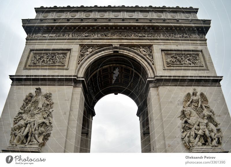 Arc de Triomphe in Paris an einem regnerischen Tag Ferien & Urlaub & Reisen Tourismus Gebäude Architektur Denkmal historisch Bogen Triumph Französisch
