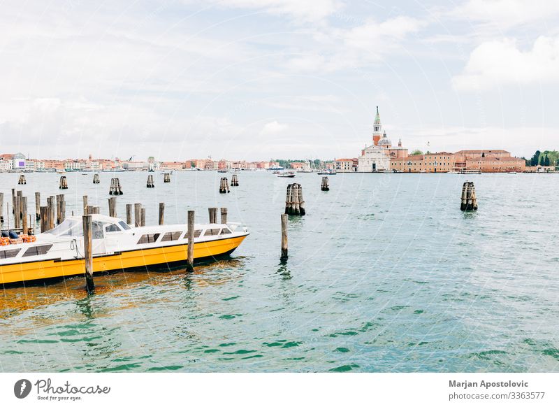 Blick auf den Kanal in der Stadt Venedig, Italien Ferien & Urlaub & Reisen Tourismus Sightseeing Städtereise Wasser Frühling Sommer Canal Grande Europa Dom