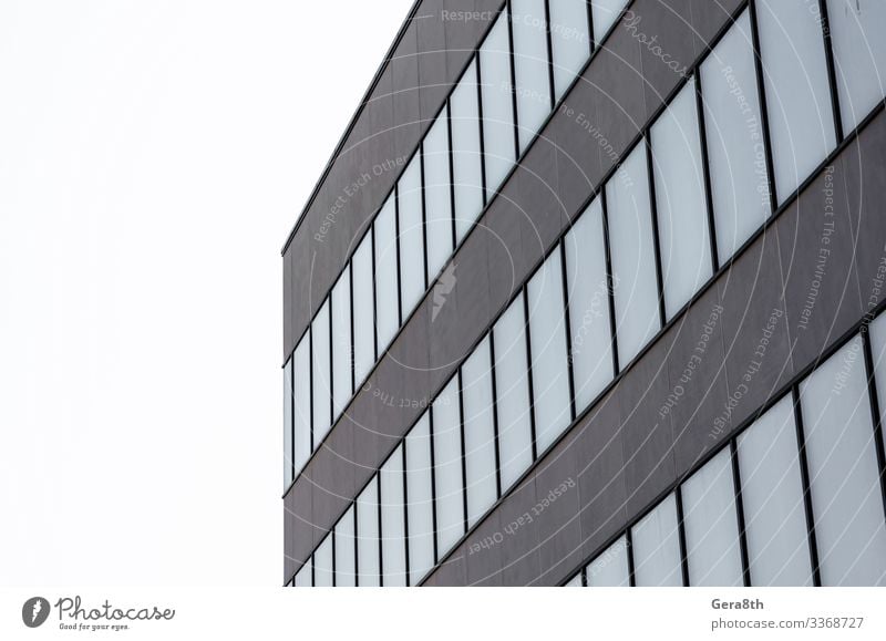 viele leere Fenster eines grauen Betongebäudes Haus Büro Gebäude Architektur Straße Stein modern neu trist Hintergrund Blöcke Großstadt Glas Linien sehr wenige