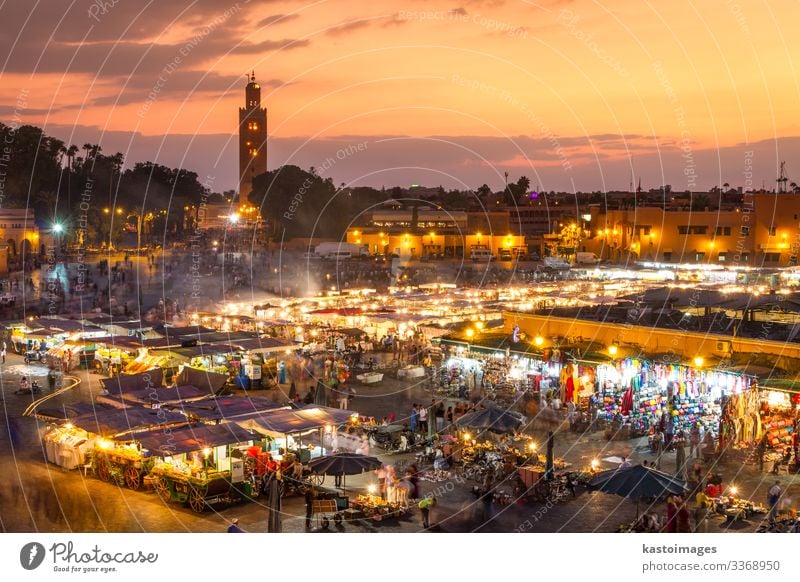Jamaa el Fna Platz im Sonnenuntergang, Marrakesch, Marokko, Afrika. Ferien & Urlaub & Reisen Tourismus Ausflug Business Kultur Landschaft Stadt Gebäude