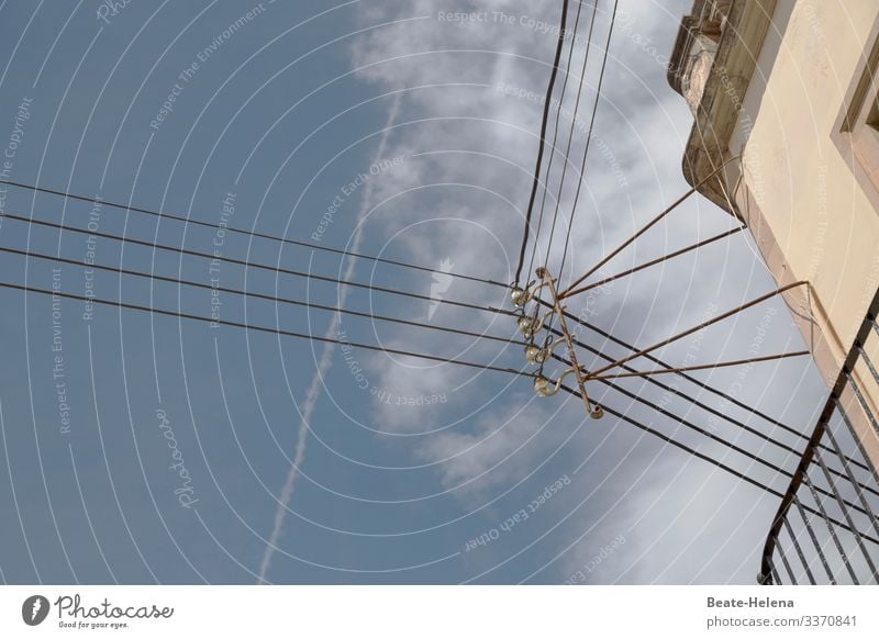 Kreuz und Quer 2 Stromleitungen Strommast Technik & Technologie Energiewirtschaft Himmel Leitung