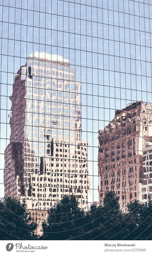New Yorker Altbauten spiegeln sich in den Fenstern wider. kaufen Reichtum elegant Stil Sightseeing Städtereise Häusliches Leben Wohnung Büro Stadt Hochhaus