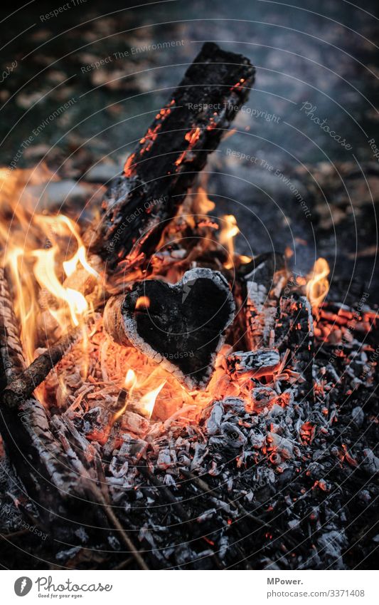 Herz In Flammen Holz Liebe Ein Lizenzfreies Stock Foto Von Photocase