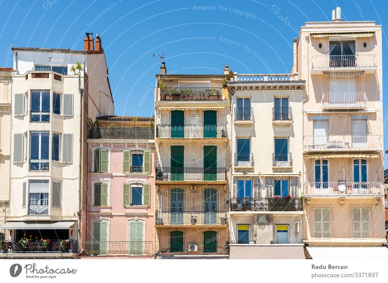 Historische Architektur historischer Häuser im Stadtzentrum von Cannes Franzosen Frankreich Gang heimwärts Außenaufnahme Tradition Kultur mehrfarbig Straße