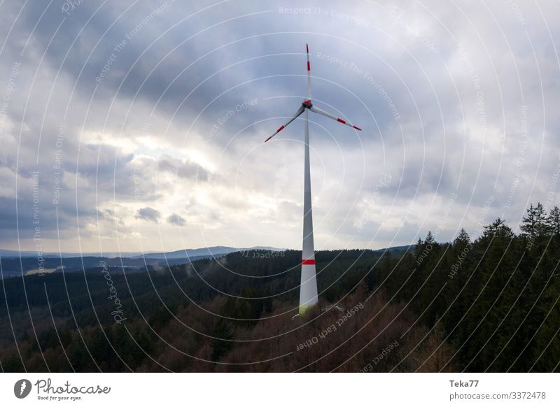 #Windrad im Wald Winter Energiewirtschaft Erneuerbare Energie Windkraftanlage Umwelt Natur Landschaft ästhetisch Farbfoto Außenaufnahme Luftaufnahme