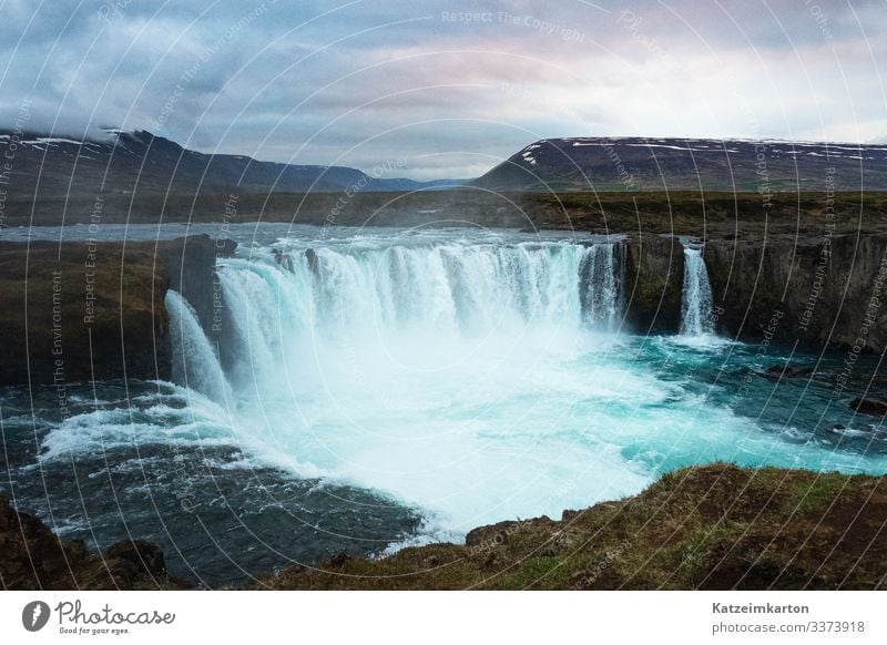 Goðafoss in Nordisland Ferien & Urlaub & Reisen Tourismus Ausflug Abenteuer Ferne Sightseeing wandern Natur Landschaft Wasser Himmel Wolken Felsen Wasserfall