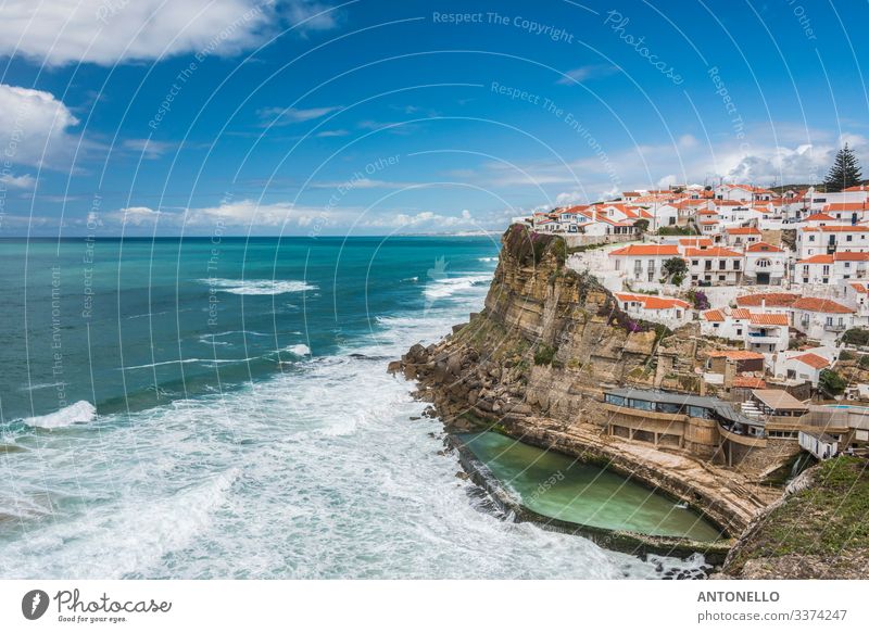 Klippe bei Azenhas do Mar an der portugiesischen Atlantikküste Ferien & Urlaub & Reisen Tourismus Sommer Meer Wellen Umwelt Landschaft Himmel Wolken Horizont