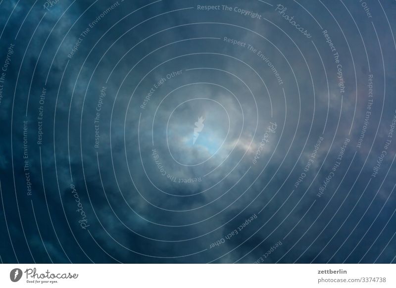 Wolkenloch drohend dunkel Feierabend Froschperspektive Gewitter Kumulus Himmel Himmel (Jenseits) Hintergrundbild Klima Klimawandel Menschenleer Meteorologie