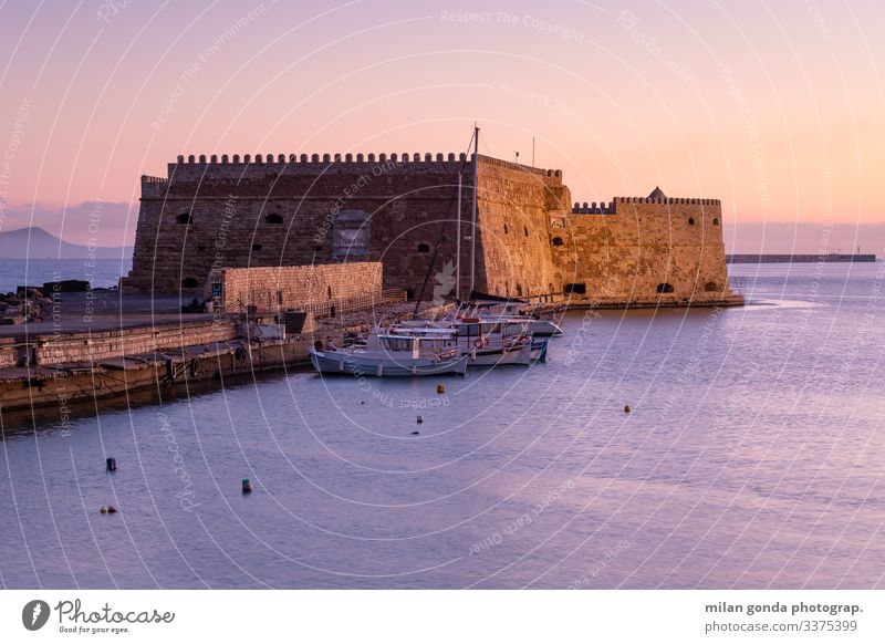 Heraklion Crete Griechenland mediterran Europa Landschaft MEER maritim Hafen Portwein Tourismus reisen Morgen Sonnenaufgang Festung Burg oder Schloss