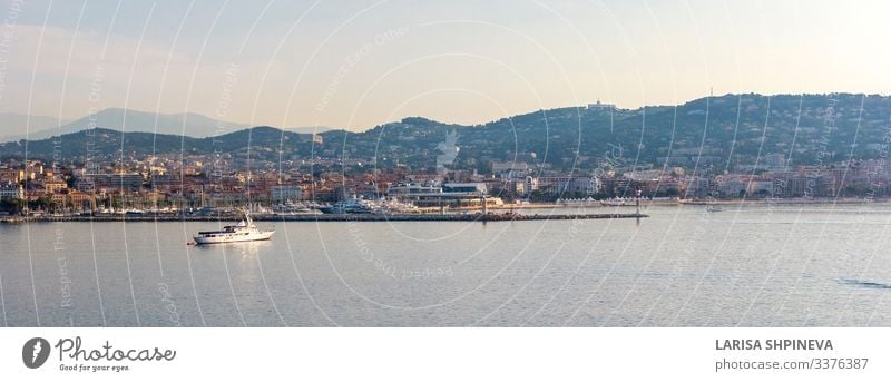 Panoramablick auf Cannes, Küstenlinie Cote d'Azur, Frankreich Reichtum schön Ferien & Urlaub & Reisen Tourismus Sommer Strand Meer Landschaft Stadt Hafen