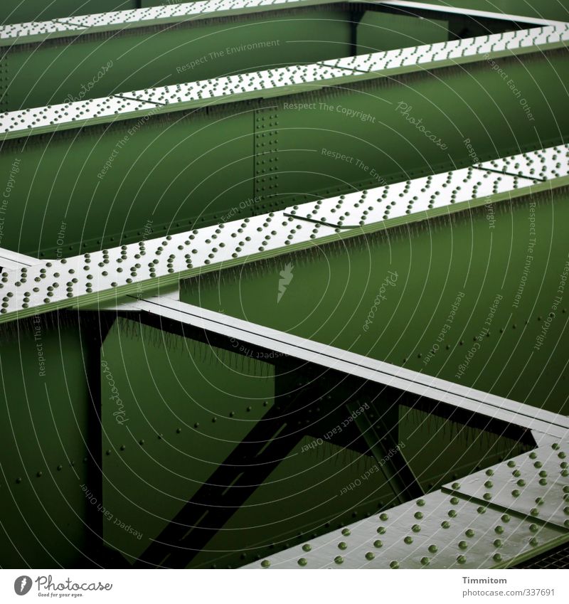Gestaltung. Brücke Metall Linie ästhetisch eckig einfach fest grün Gefühle Unterseite Niete Verbindungstechnik Strebe Farbfoto Außenaufnahme Menschenleer Tag