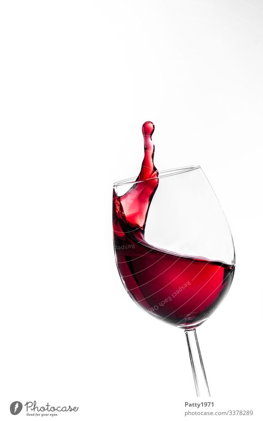 Rotwein Splash / abgehoben Getränk Alkohol Wein Weinglas Bewegung Flüssigkeit frisch rot weiß Farbe genießen Lebensfreude rein spritzen Farbfoto Nahaufnahme