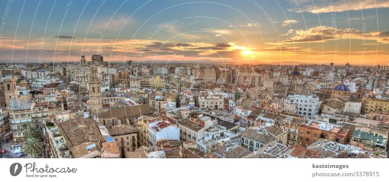 Sonnenuntergang über dem historischen Zentrum von Valencia, Spanien. Ferien & Urlaub & Reisen Tourismus Sightseeing Haus Landschaft Himmel Horizont Stadt