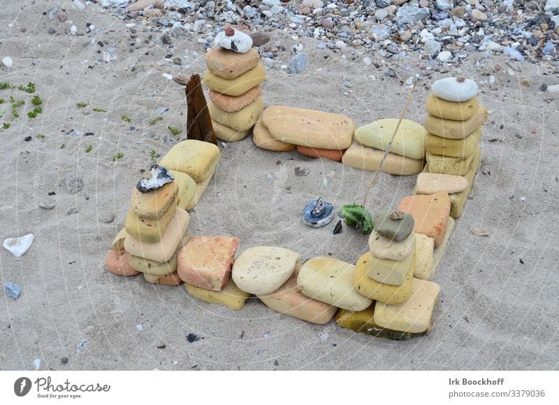 Eine Burg aus Steinen gebaut am Strand Freizeit & Hobby Spielen Ferien & Urlaub & Reisen Ausflug Sommerurlaub Natur Sand Nordsee Ostsee Meer Insel