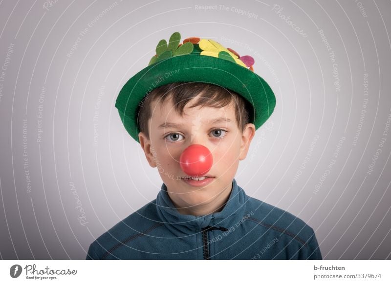 Clown Party Veranstaltung Feste & Feiern Karneval Kind Gesicht Nase 1 Mensch 8-13 Jahre Kindheit Hut Spielen Stimmung Freude Coolness lachen Spaßgesellschaft