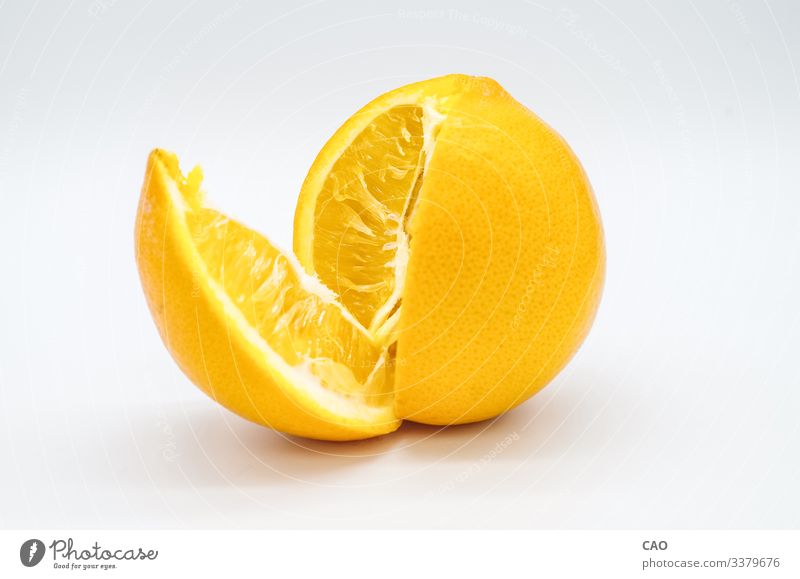Eröffnung einer frischen und köstlichen süßen Orange - Nahaufnahme Frucht orange Dessert Bonbon Essen Nutzpflanze gelb Farbfoto Innenaufnahme Menschenleer