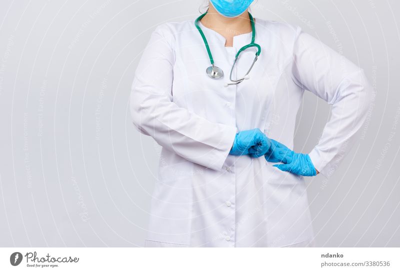 Gesundheitswesen Medikament Beruf Arzt Krankenhaus Mensch Frau Erwachsene Arme Hand Mantel Handschuhe stehen Freundlichkeit blau weiß Pflege Kaukasier Klinik