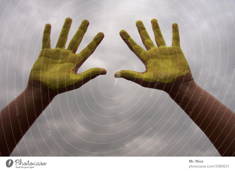 Hände waschen l corona thoughts gelb Fingerfarbe Himmel Wolken Sauberkeit Hygiene Virus coronavirus 10 Arme Handfläche Gesundheit Gesundheitswesen Krankheit