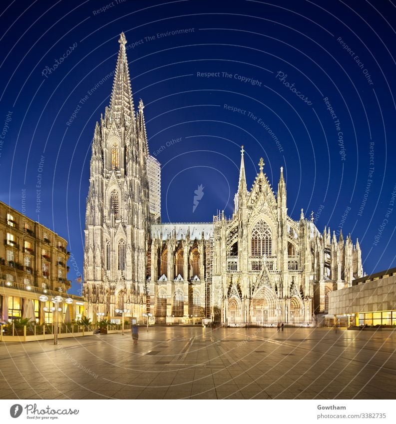 Kölner Dom bei Nacht, Deutschland Quadrat Kathedrale Abend Abenddämmerung Kirche Gothic altstadt übersichtlich Architektur nordrhein-westfalen