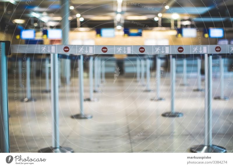 Ankunft Abflug Flughafen Nürnberg Display Ankunftshalle Landung Urlaub Rückkehr digital Anzeige Gangway Sicherheitsschleuse sicherheitsabstand