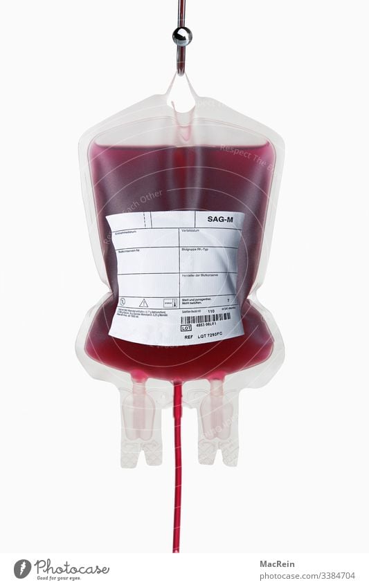 Blutkbeutel Blutkonserven Blutspenden Beutel Bluttransfusionen BRD einfarbig ein Objekt einzelnes Objekt freigestellt Ganzansichten gefüllter gefülltes hängend