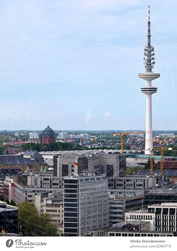 Heinrich-Hertz-Turm in Hamburg Gebäude Fernsehturm Architektur Bauwerk Sehenswürdigkeit Stadtzentrum Skyline Großstadt Hafenstadt Aussichtspunkt Wahrzeichen