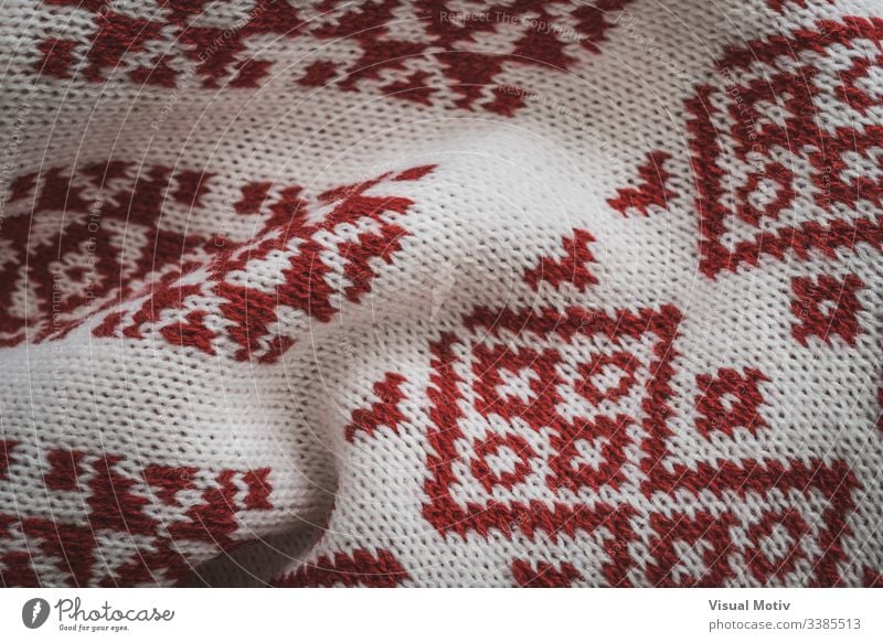 Detail der skandinavischen roten Motive Industrie texturiert Strickjacke Mode Hintergrund Oberfläche Design abstrakt Textur Nahaufnahme niemand Detailaufnahme