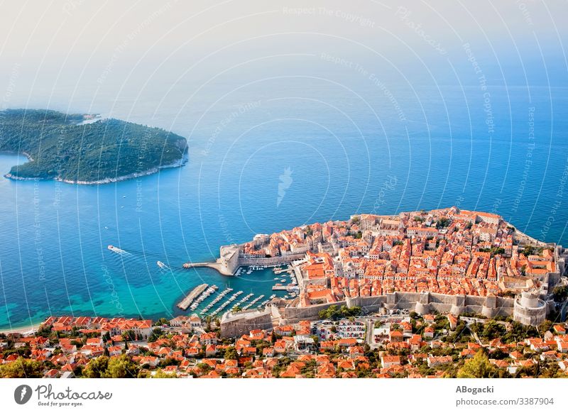 Stadt Dubrovnik an der Adria Luftaufnahme Kroatien Großstadt Antenne Ansicht Wahrzeichen berühmt MEER historisch mittelalterlich Architektur Tourist